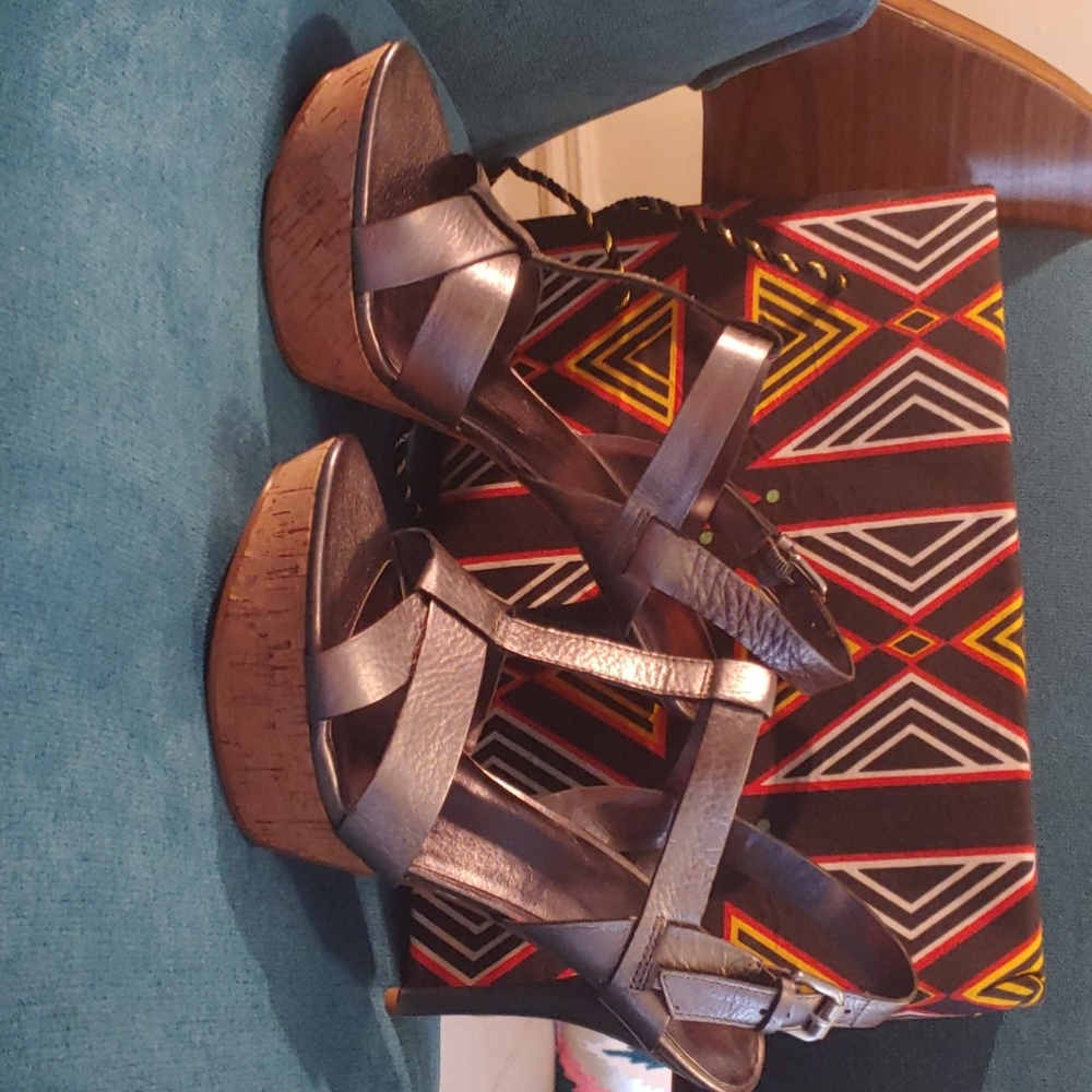 Shoes - Picture 4 of 4